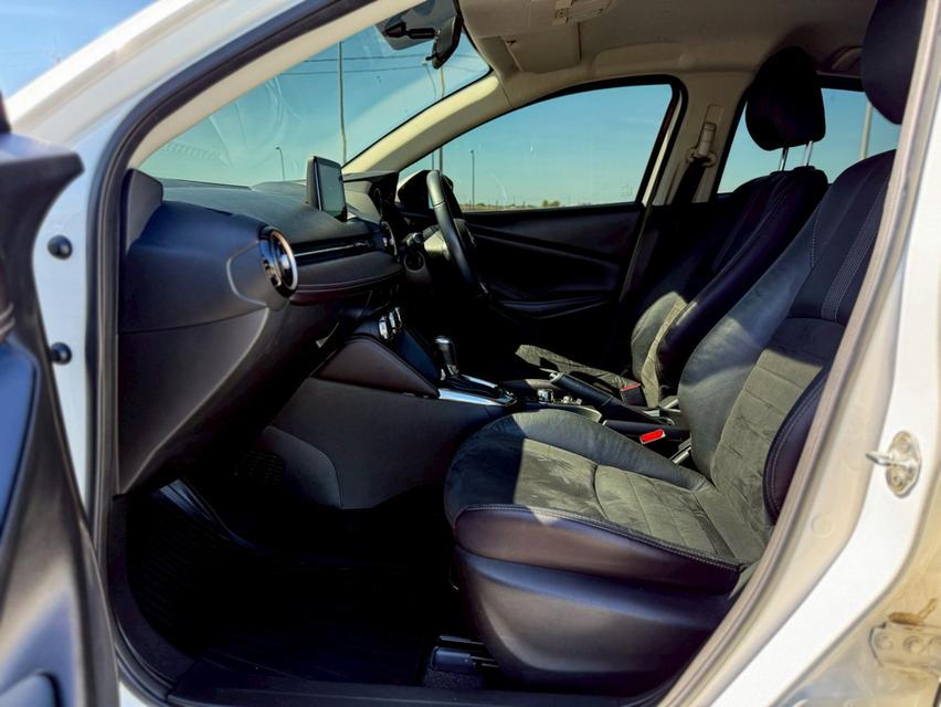 Mazda 2 1.3 High Plus 4 ประตู ปี 2018 สีขาวมุก มือเดียวป้ายแดง 11