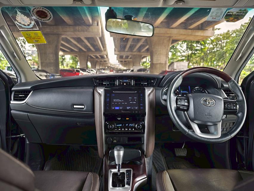 Toyota Fortuner 2.4 V 2WD AT ปี 2019 รถสวยมือเดียว รุ่นท๊อปขับ2 10