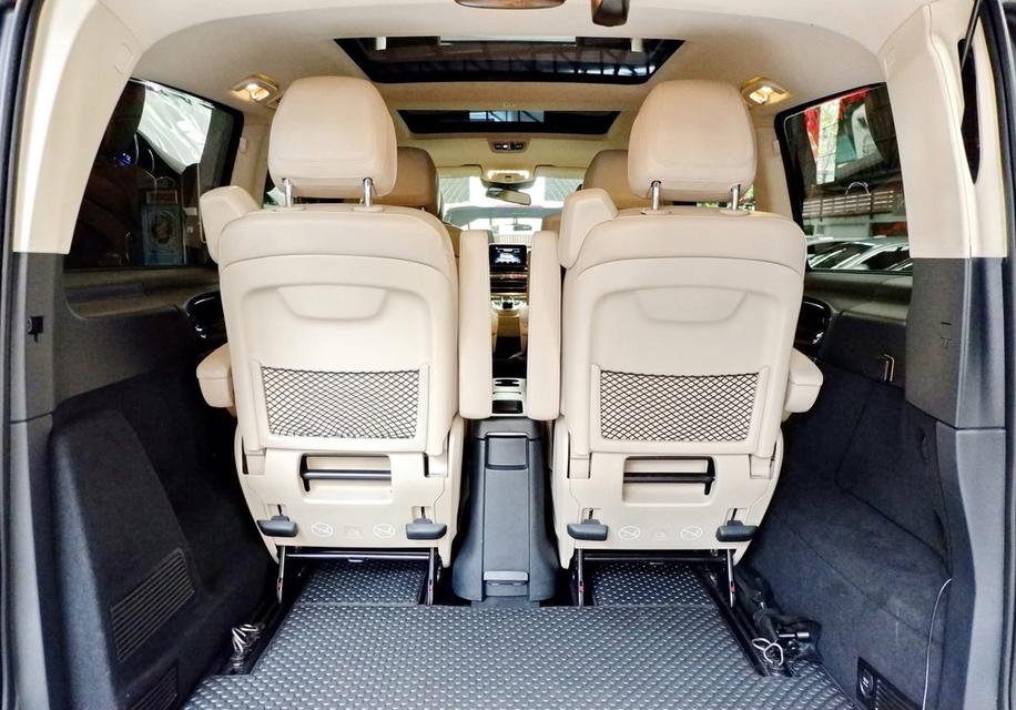 Mercedes-Benz V 250 d  7 ที่นั่งป้ายขาวดำ ปี 2017 18