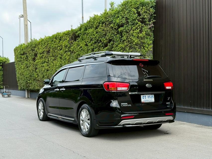 KIA GRAND CARNIVAL EX CRDI 2017 จด18 สีดำ ภายในสีเบจ รถมือเดียวตั้งแต่ป้ายแดง