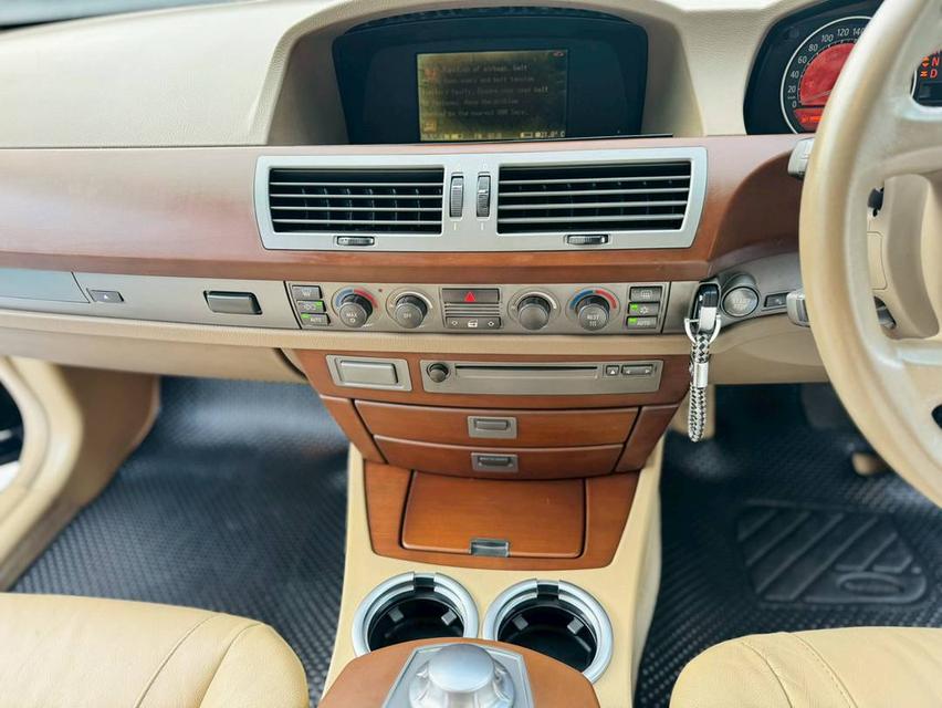 BMW 730Li ( E66 ) 8