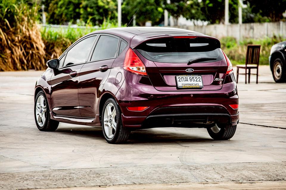 Ford Fiesta 1.5 Sport 5 ประตู สีแดง เกียร์ออโต้ ปี 2013 มือเดียวป้ายแดง 8