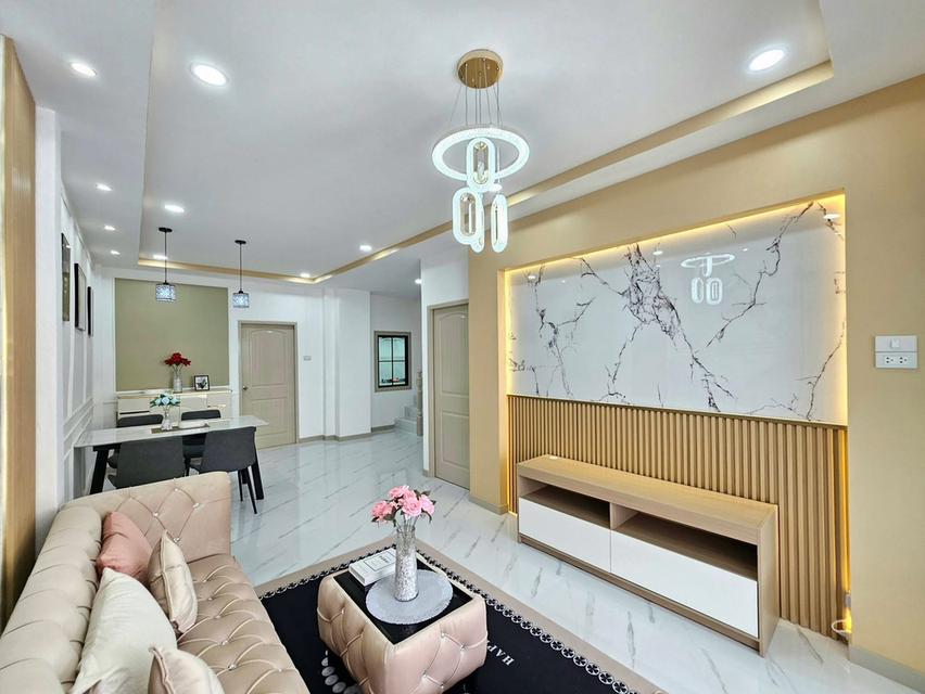 หมู่บ้านศรีประจักษ์ 7 (ถนนเมน) รีโนเวทใหม่ พร้อมเข้าอยู่ 10