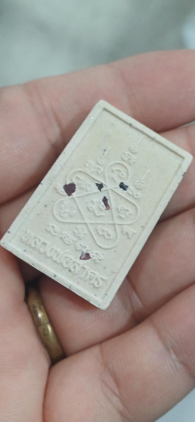 พระสมเด็จ พิมพ์นั่งเสือ เนื้อผงว่านสีขาวอมเหลือง หลวงพ่อสาคร วัดหนองกรับ จ.ระยอง ปลุกเสกเดี่ยวโดยหลวงพ่อสาคร มนุญโญ เมื่อปี 2553ตอกโค๊ดที่ด้านหน้า รูปที่ 8