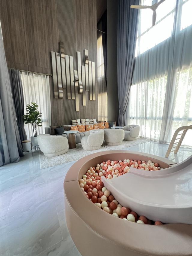 บ้านเดี่ยว ติดถนน ใกล้ทางด่วนเพียง 400 เมตร 4 ห้องนอน 4 ห้องน้ำ 3 ที่จอดรถ ราคราเริ่มต้น 8.99 ล้านบาท 3