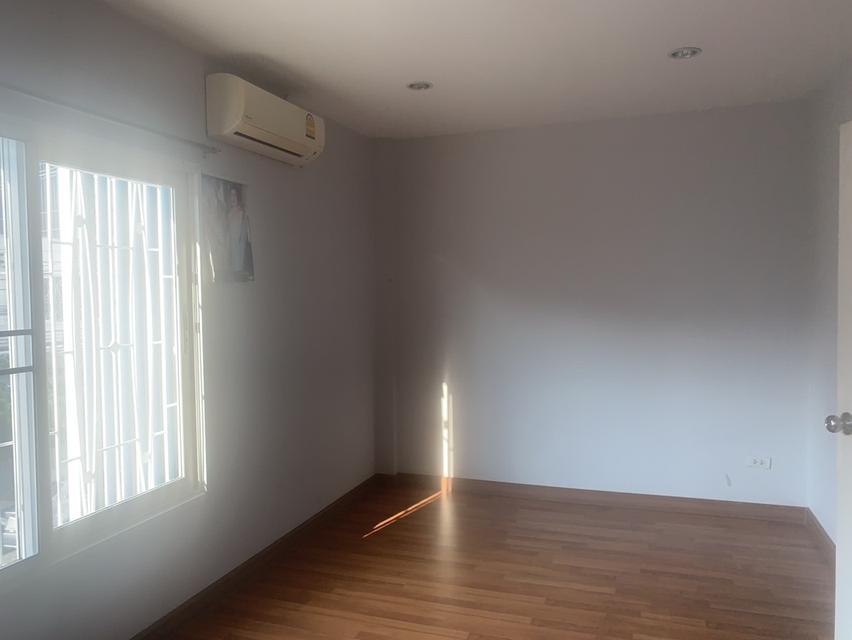 🚨 ขายด่วนมาก! ทาวน์โฮม 3 ชั้น The Exclusive พัฒนาการ 44 | 4 นอน 4 น้ำ จอด 2 คัน เพียง 5.75 ล้าน 9