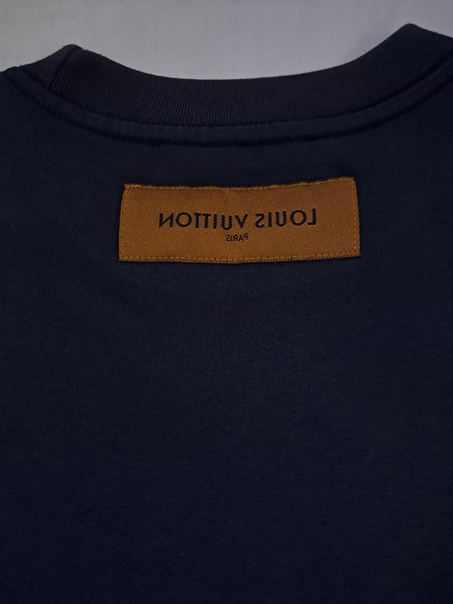 เสื้อคอกลม Louis Vuitton