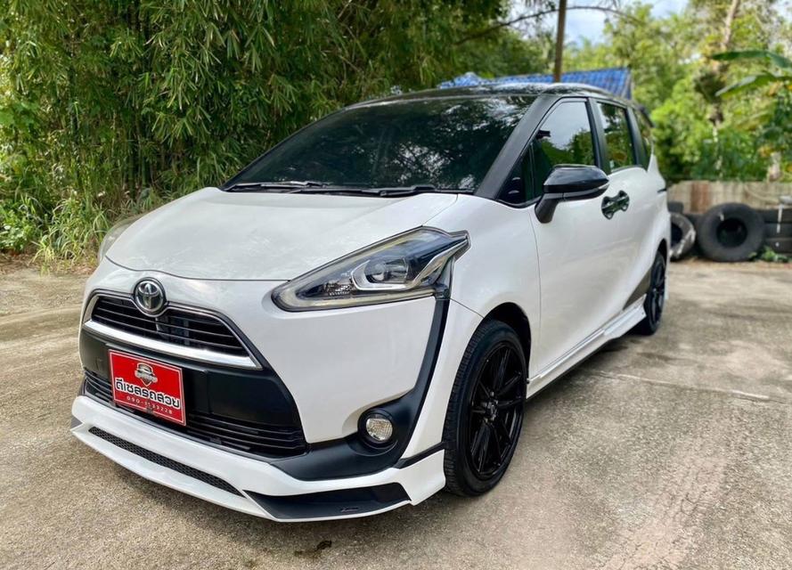 Toyota Sienta 1.5V ตัวท็อปสุด มือสองสภาพดี