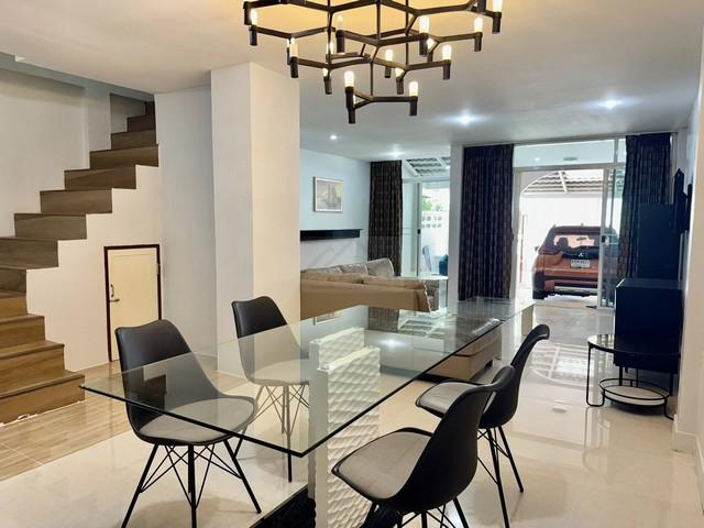 ให้เช่าทาวเฮาส์ 2 ชั้น ขนาด 25 ตรว. 2 นอน สุขุมวิท 93 ซอยพึ่งมี 11 เฟอร์ครบพร้อมเข้าอยู่ 5