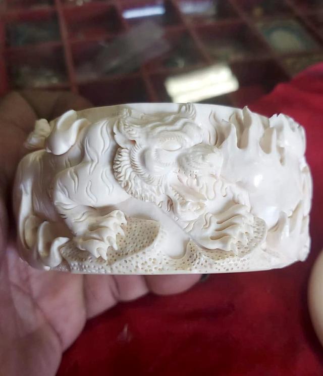 กำไลงาแกะ กำไลงาช้างแกะสลัก รูปเสือและมังกร วงใหญ่ กำไลข้อมือ 7