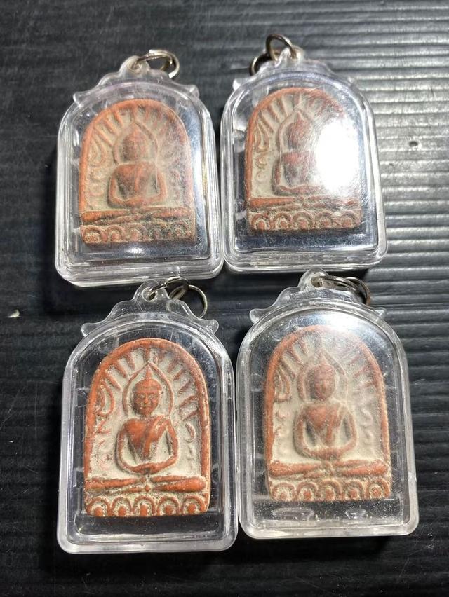 พระกำแพงซุ้มกอ ดินเผา