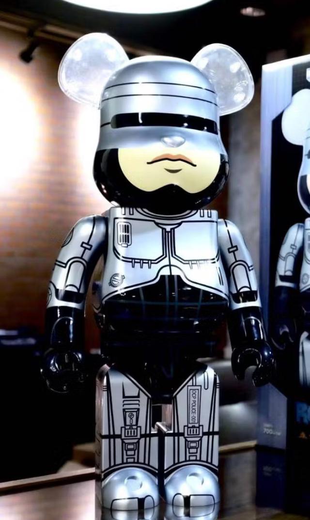 ขาย Bearbrick 1000% Robocop 1