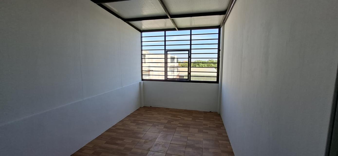 ขายถูกตึกติดถนนใหญ่ ใกล้ไปรษณีย์มีนบุรี ถนนนิมิตรใหม่ พื้นที่ 17 ตรว. รีโนเวทใหม่ พร้อมอยู่ ขายถูกที่สุดในย่านนี้ 8