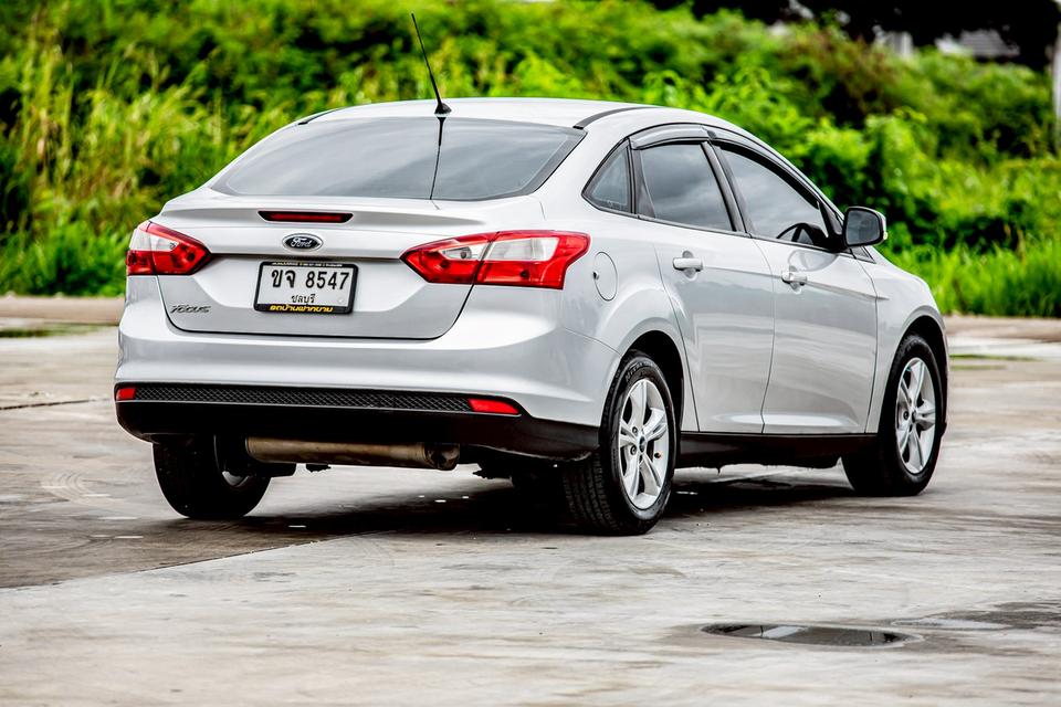 Ford focus 1.6 Sedan ปี 2012 สีเทา  6