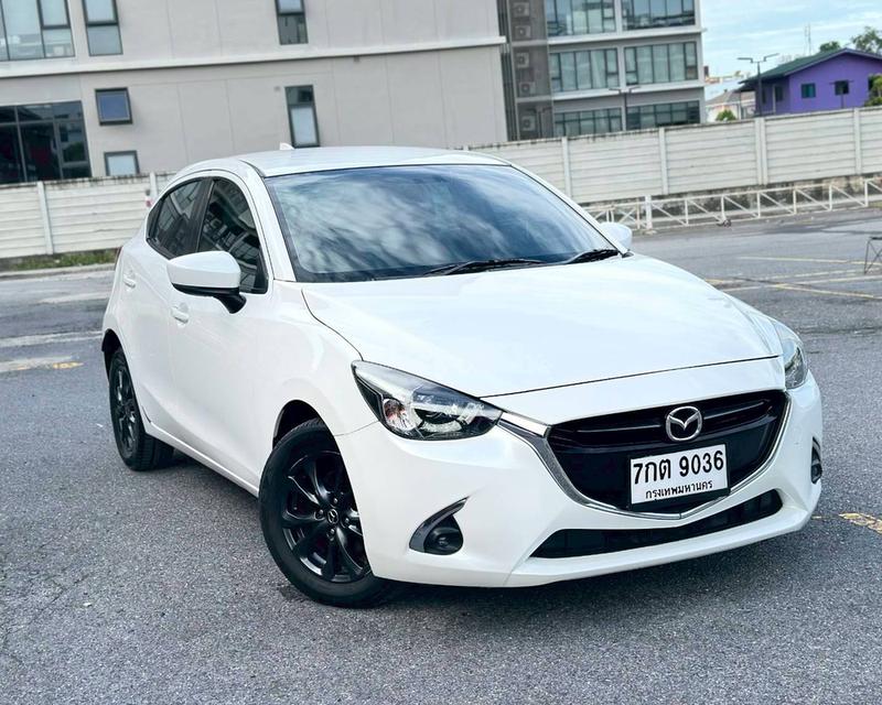 Mazda2 Skyactive 1.3 Sport High connect hatchback เกียร์ Auto สีขาวมุก ปี2018 9