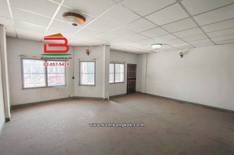 ทาวน์โฮม เนื้อที่ 36.3 ตร.ว. หมู่บ้านประยูรทอง 8 (สุขาภิบาล 5 ซอย 12/1), ใกล้เพลินนารี่มอลล์ ถนนสุขาภิบาล 5 แขวงท่าแร้ง เขตบางเขน 4