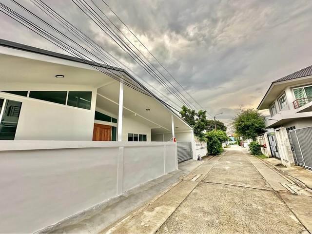 PB5372 ขายบ้านเดี่ยว โชคชัยสี่ ซอย55 บ้านรีโนเวทใหม่ ที่ดินขนาด 51 ตรว. 1