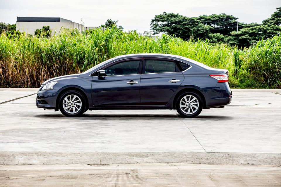 Nissan Sylphy 1.6S ปี 2013 เกียร์ออโต้ สีเทา  10