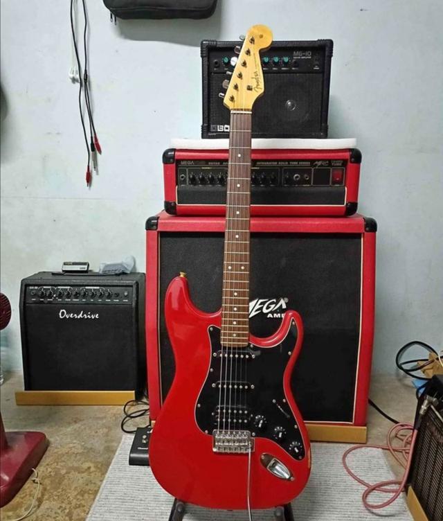 กีต้าร์ไฟฟ้าประกอบทำโลโก้fender 1