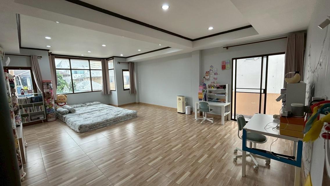 ขายโฮมออฟฟิศ 4 ชั้น ซอยกรุงเทพกรีฑา 15 ทำเลดี ใกล้ทางด่วนและรร.นานาชาติ 11