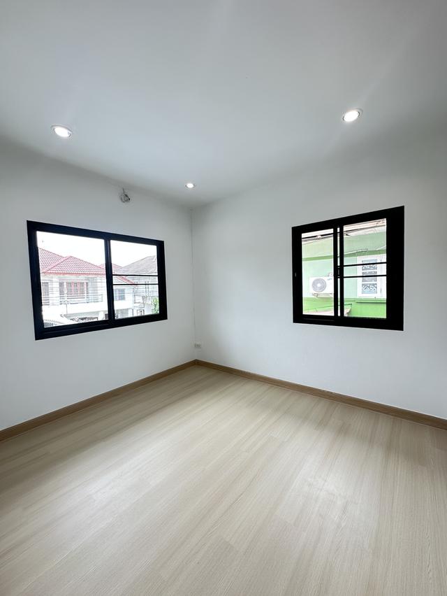 ฟลอร่าวิลล์ สุวินทวงศ์ 19