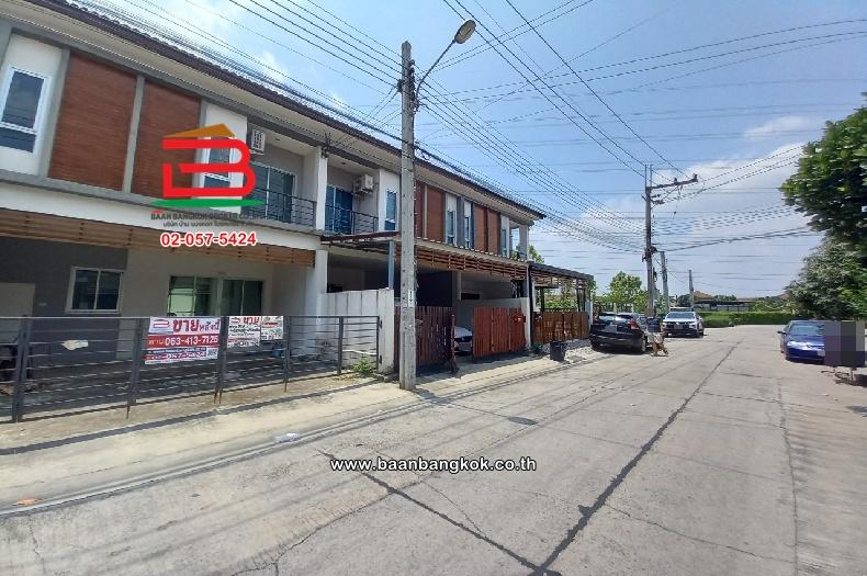 ทาวน์โฮม โครงการ ราชพฤกษ์ สุวรรณภูมิ-ลาดกระบัง เนื้อที่ 22.5 ตารางวา ซอยฉลองกรุง 61 แขวงลำปลาทิว เขตลาดกระบัง กรุงเทพมหานคร