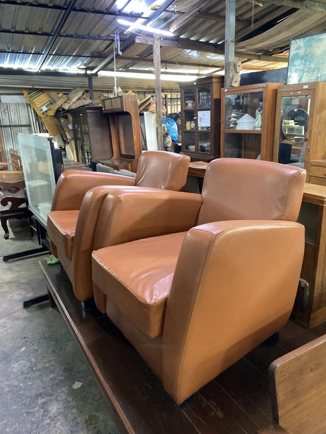 โซฟาเดี่ยว มี 2 ตัว.