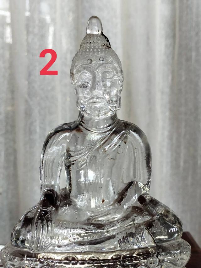 2.พระแก้วยุคเก่า สีขาวใส
องค์ที่2 หน้าตัก3นิ้วครึ่ง สภาพสมบูรณ์
บูชา2700บาท