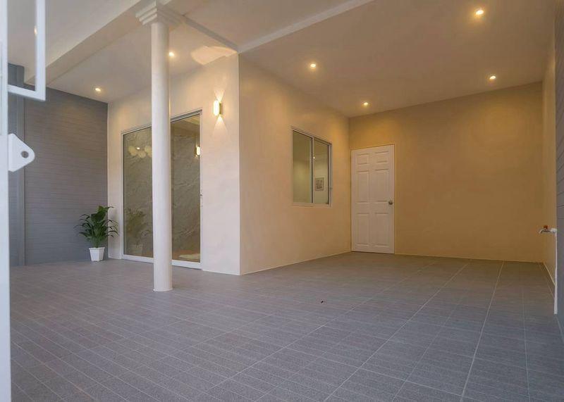 หมู่บ้านณรงค์สุขนิเวศน์  ถนนเลี่ยงเมืองนนท์ทาวน์เฮาส์ 2 ชั้น มีระเบียงด้านหน้า ทำเลติวานนท์ - รัตนาธิเบศร์ ทำเลดี ตกแต่งใหม่พร้อมอยู่ 3