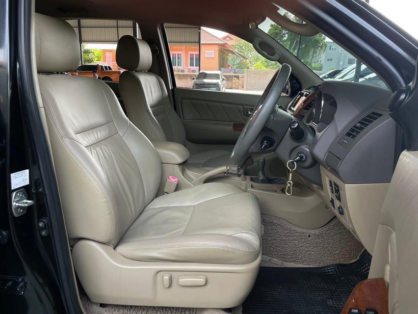 TOYOTA FORTUNER 3.0V 4WD 2010  10