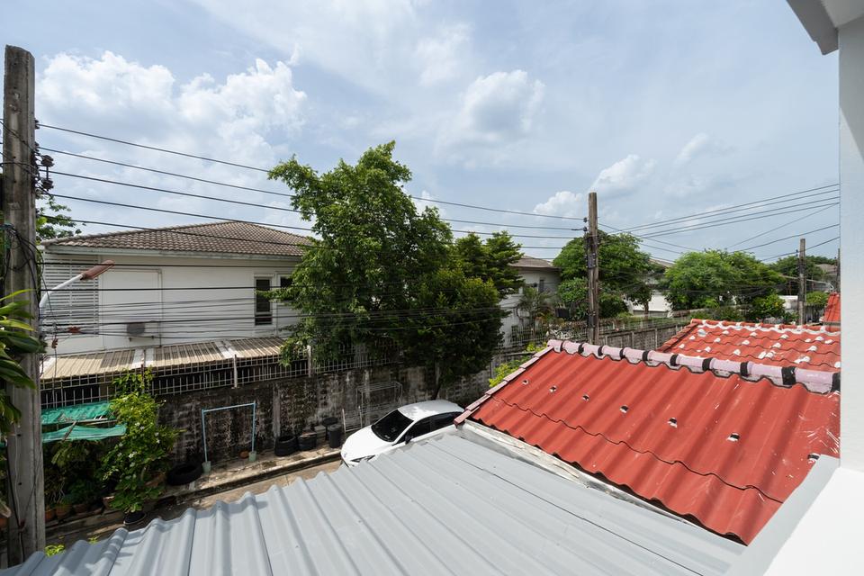 หมู่บ้านเฟิร์สโฮม วัชรพล 9
