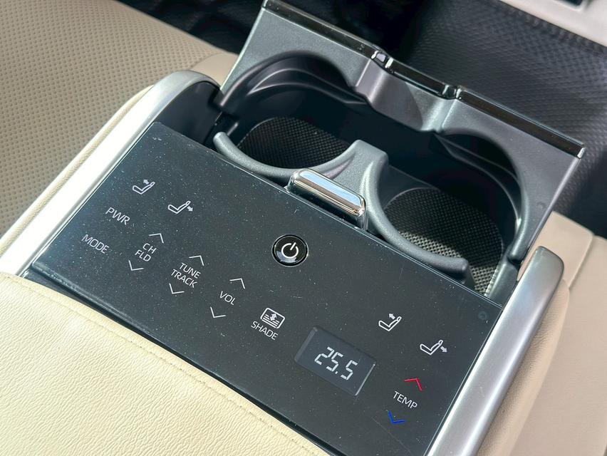 Toyota Camry 2.5HV Premium รุ่นท็อปสุด 18