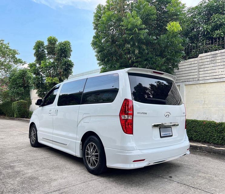 Hyundai H1 2.5 Elite FE รุ่นสุดท้าย ดีเซล ปี24 สีขาว 11 ที่นั่ง 4