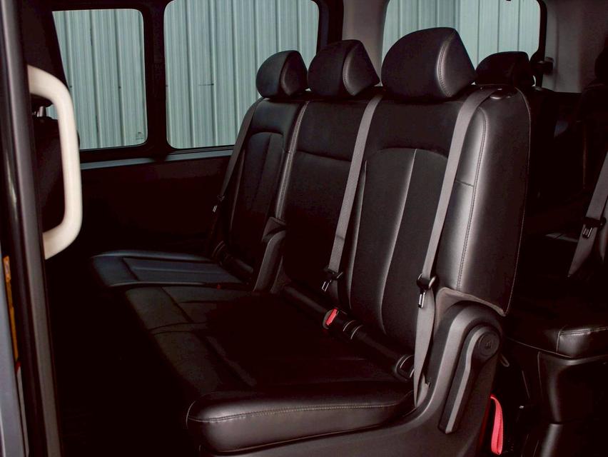 Hyundai Staria 2.2S ปี22 13