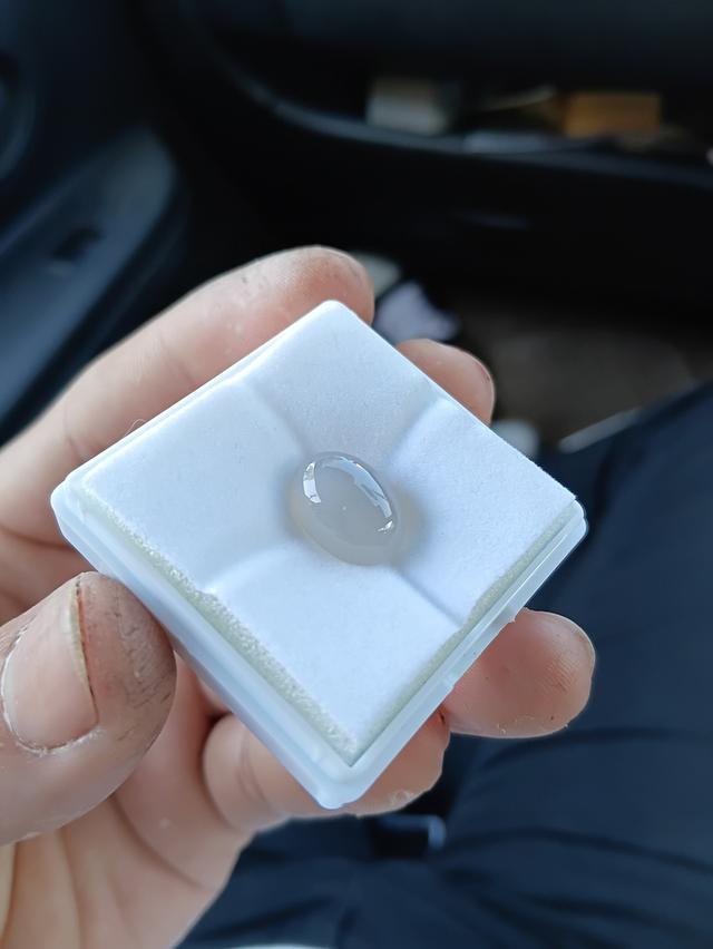 พลอย มุกดาหาร มูนสโตน