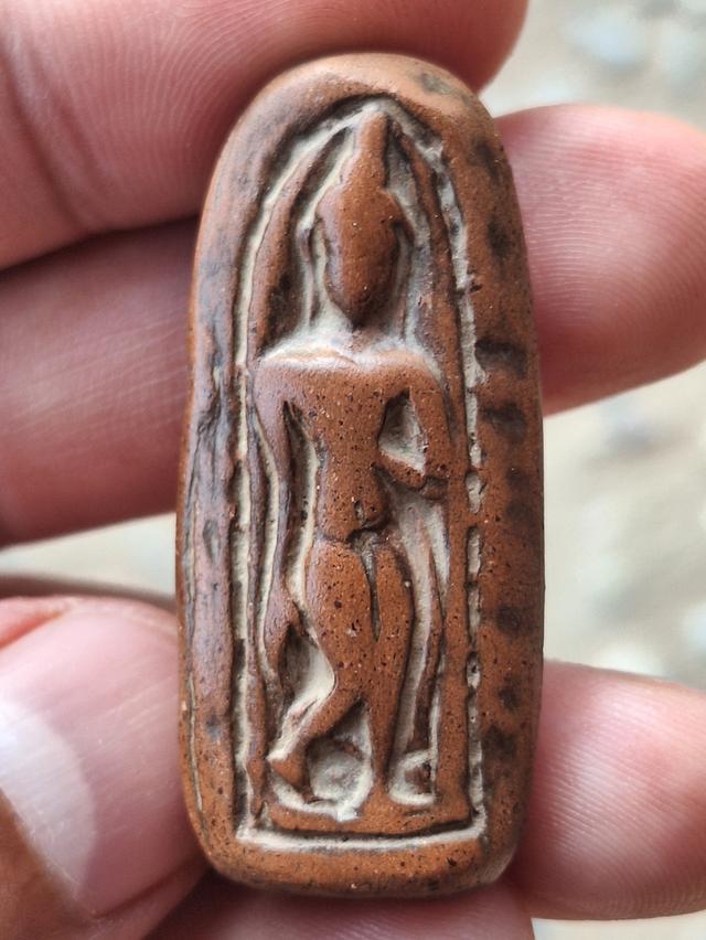 พระลีลาเม็ดขนุน กรุทุ่งเศรษฐี