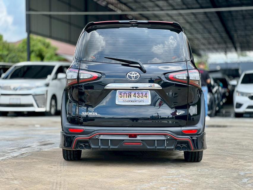 ปี 2020 TOYOTA SIENTA, 1.5 V โฉม ปี16-ปัจจุบันสีดำ เกียร์ออโต้ เครื่องเบนซิน มือเดียวป้ายแดง