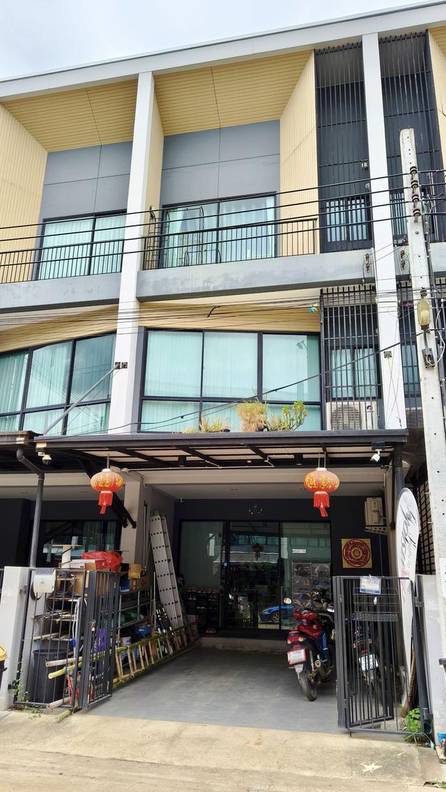 ขายทาวน์โฮม 3 ชั้น นลิน แกรนด์ อเวนิว วงแหวน - พระราม 9 Nalin Grand Avenue Wongwaen - Rama9 (ใกล้สนามบินสุวรรณภูมิ) 1