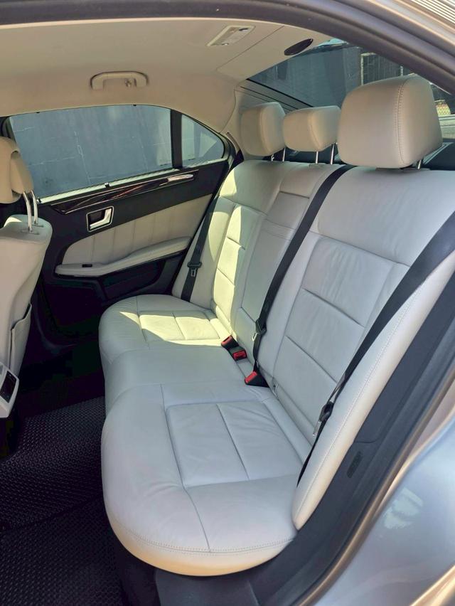 Mercedes-Benz E250 CGI BlueEFFICIENCY Avantgarde (W212 Facelift) เกียร์คอแล้วสีเทา ปี 2012 ไมล์ 140,000กม. รูปที่ 12