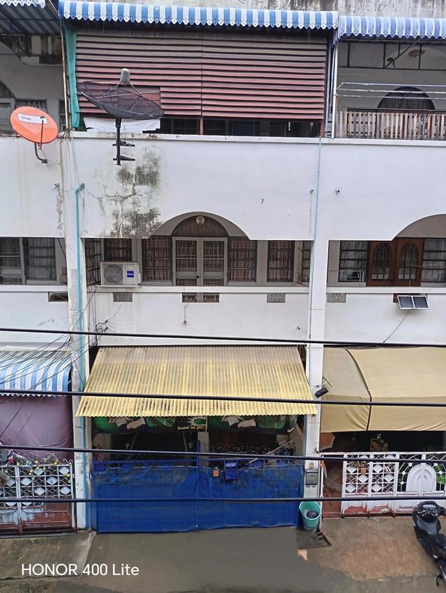 บ้านทาวน์เฮ้าส์3ชั้นเล่นระดับ4ห้องนอน4ห้องน้ำ1ห้องครัวลานซักล้าง1ห้องรับแขก/ห้องส่วนกลางอยู่ซอยลาดพร้าว15 10