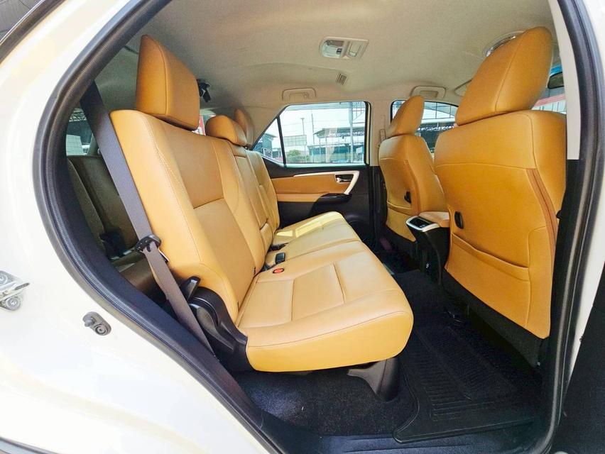 รหัสรถ SEZ372 Toyota Fortuner 2.8 V 4WD เกียร์ ออโต้ ดีเซล สี ขาว-ดำ ปี 2016 10
