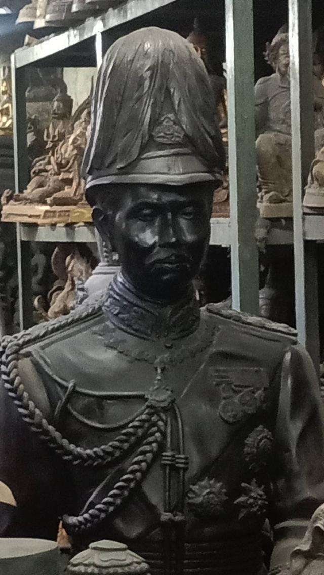 617.พระบรมรูปหล่อในหลวงรัชกาลที่ 5 พระบาทสมเด็จพระปรมินทรมหาจุฬาลงกรณ์ พระจุลจอมเกล้าเจ้าอยู่หัว (องค์ใหญ่) รูปย่อยที่ 3