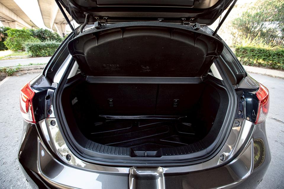 Mazda2 1.3 HighConnect Sport ปี 2017 สีน้ำตาล มือเดียวป้ายแดง 19