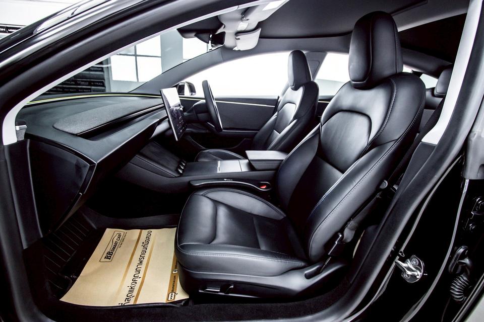 TESLA MODEL 3 REAR-WHEEL DRIVE  2024  4