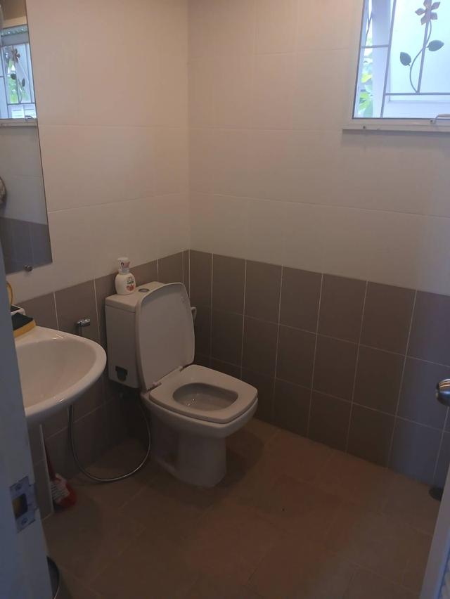 ให้เช่าบ้านเดี่ยว 2 ชั้น : 56 ตรว.  3 ห้องนอน 3 ห้องน้ำ ถนนบ้านกล้วย-ไทรน้อย บางบัวทอง นนทบุรี ตรงข้ามสนามเด็กเล่น ฟิตเนต สวนสาธารณะหมู่บ้าน 7