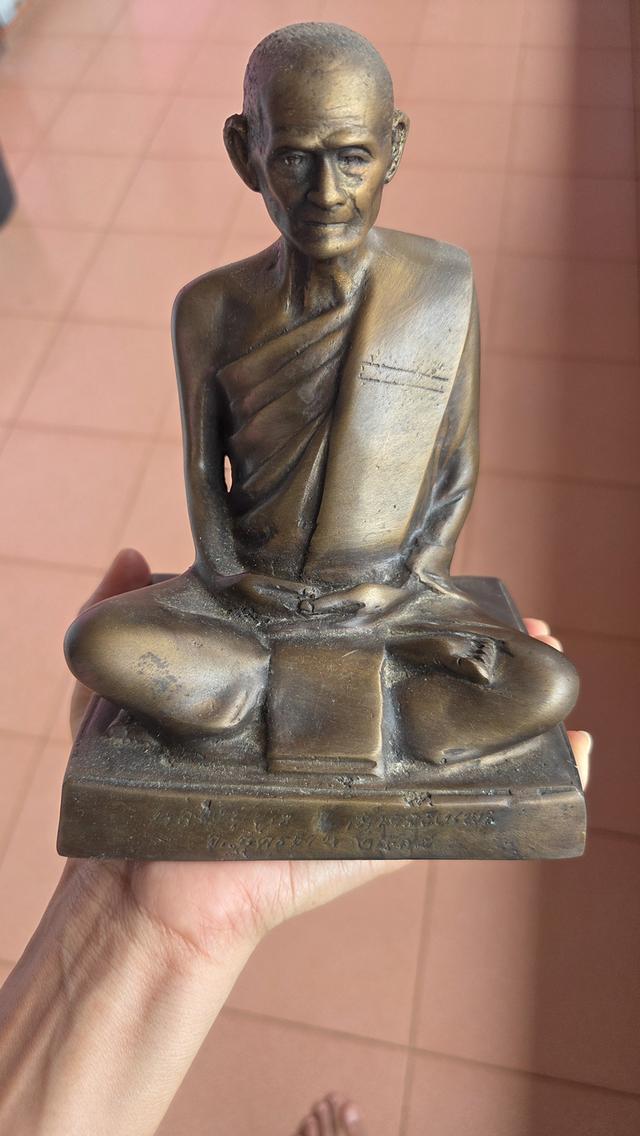 หลวงปู่ขาว อนาลโย วัดถ้ำกลองเพล จ.อุดรธานี ขนาดหน้าตัก 5 นิ้ว