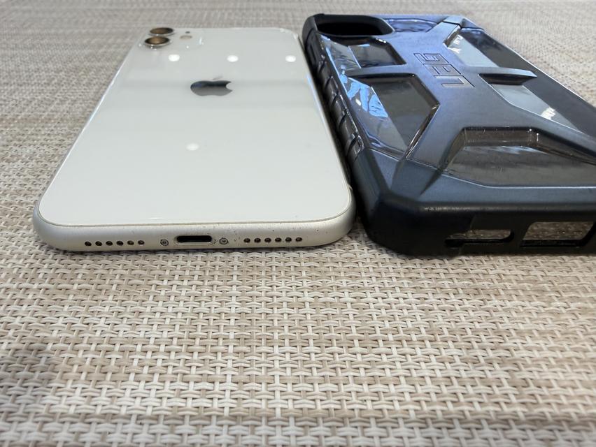 iPhone 11 128 หน้าจอมีตำหนิเล็กน้อยแต่เป็นจอแท้ รูปย่อยที่ 2