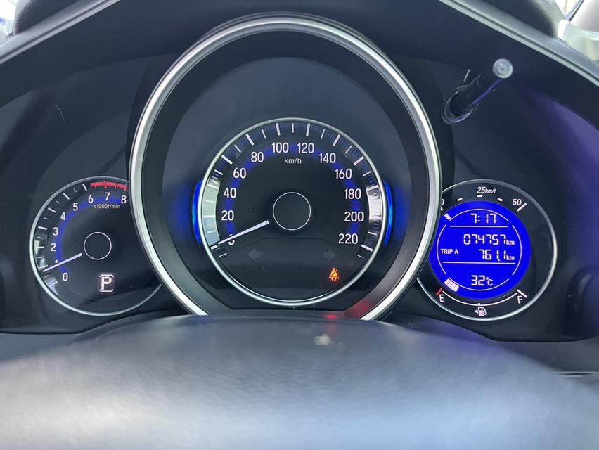 Honda Jazz 1.5V plus  ปี 2019 14