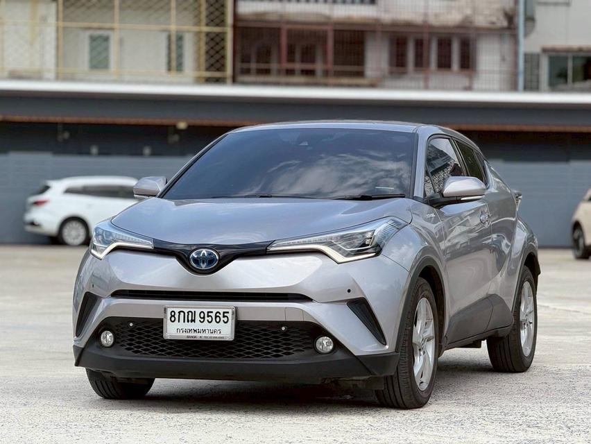 Toyota C-HR Hybrid ปี 2018 Wagon 4dr HV HI TOP CVT FWD top 1.8 (Hybrid) สีเทา ออโต้ รูปที่ 6