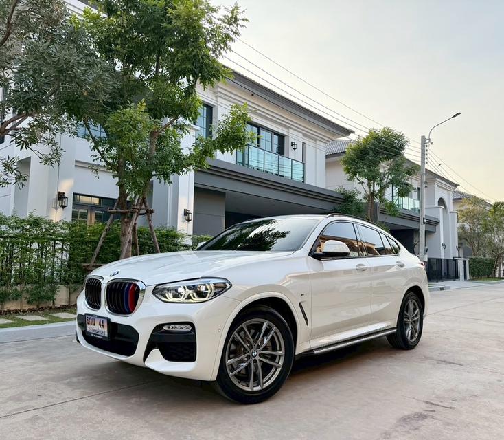 รหัสรถ AP44 BMW X4 xDrive20d M Sport สีขาว Alpine White  ปี19 จด 20 ดีเซล